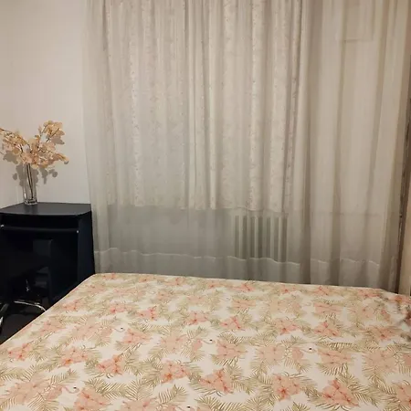 Parklake 4 With 6 Beds Accomodates 9 People Entire * Bucharest