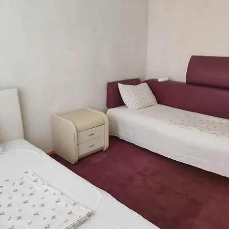 Апартаменты Parklake 4 With 6 Beds Accomodates 9 People Entire Бухарест