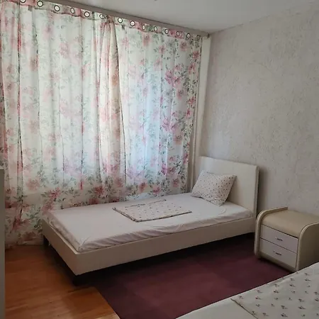Апартаменты Parklake 4 With 6 Beds Accomodates 9 People Entire Бухарест