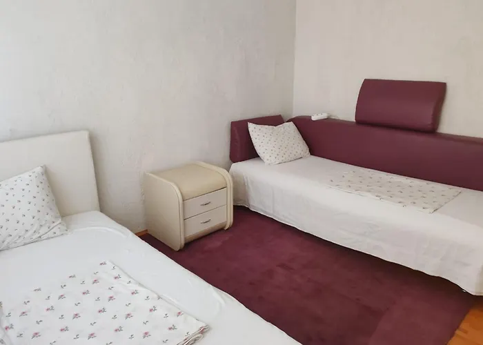 Apartment Parklake 4 With 6 Beds Accomodates 9 People Entire Bukarest